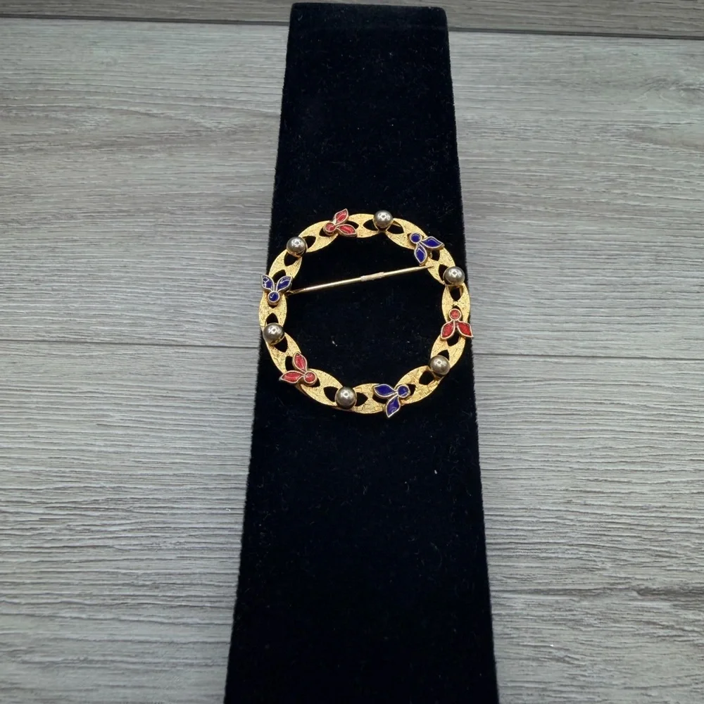 Elegant Gold Tone and‎ Multicolor Brooch